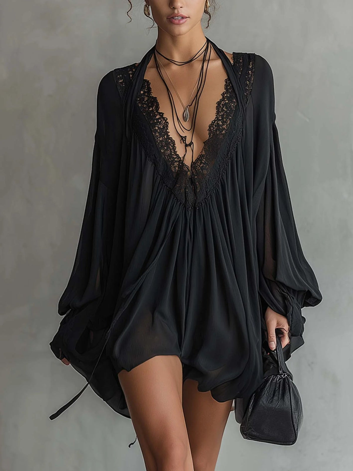 Laura – Abito Mini in Chiffon Nero con Décolleté in Pizzo da donna