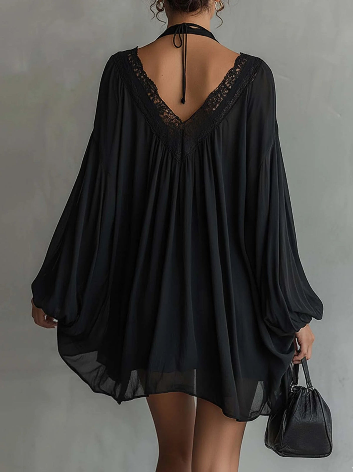Laura – Abito Mini in Chiffon Nero con Décolleté in Pizzo da donna