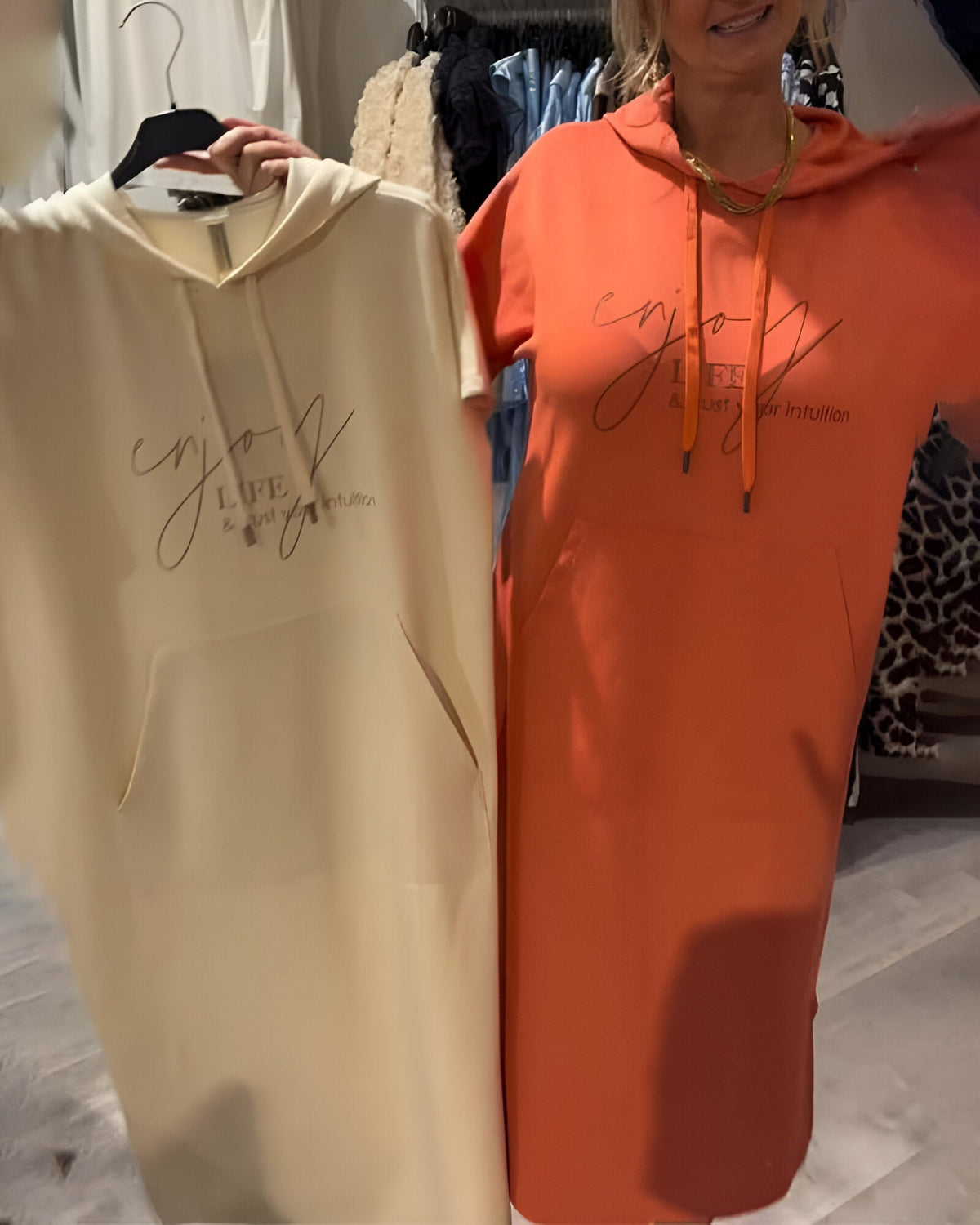 Saskia™ | Abito casual con cappuccio