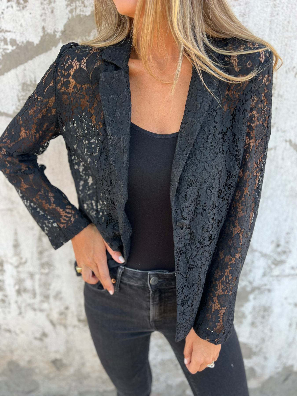 Lena | Blazer in Pizzo Trasparente dalla Struttura Elegante da Donna