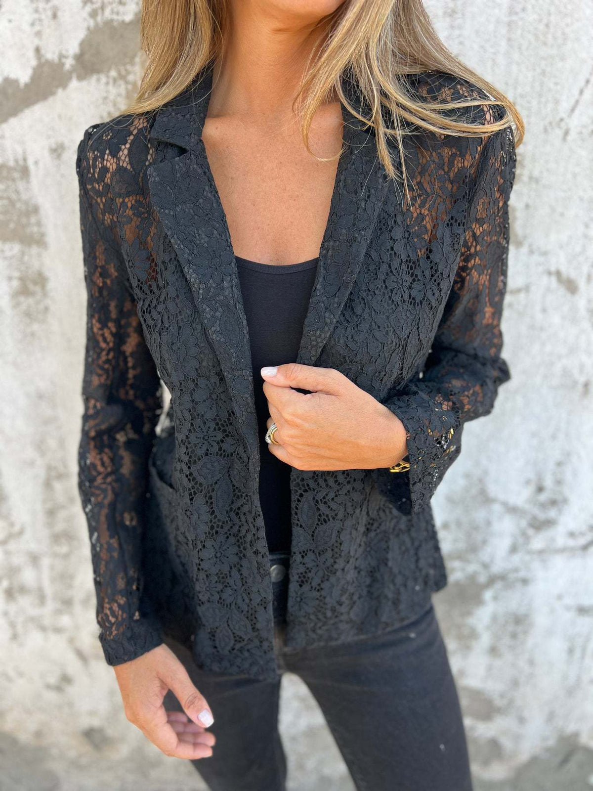 Lena | Blazer in Pizzo Trasparente dalla Struttura Elegante da Donna