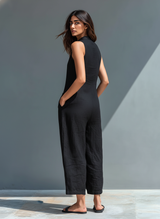 Claudia | Tuta Minimalista in Lino da Donna Senza Maniche con Collo e Bottoni