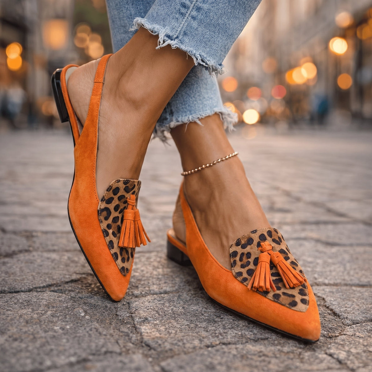Lorena - Sandali con cinturini e nappine da donna