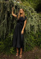 Kyra™ | Abito di cetim elegante