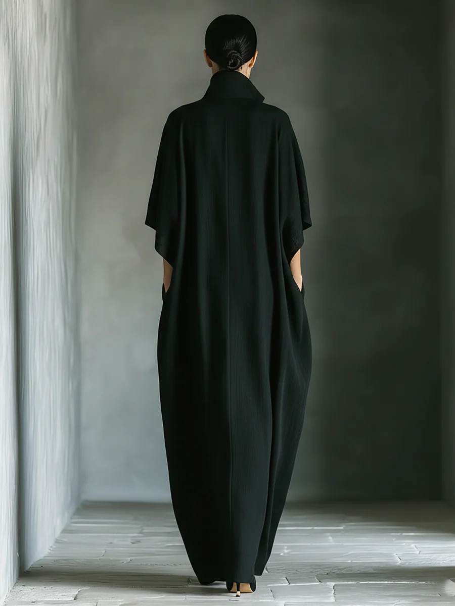 Caro – Abito Maxi Nero Minimalista con Maniche a Kimono da donna
