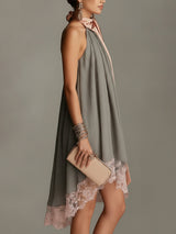 Beatrice | Mini abito grigio in satin con fiocco rosa e pizzo per Donna