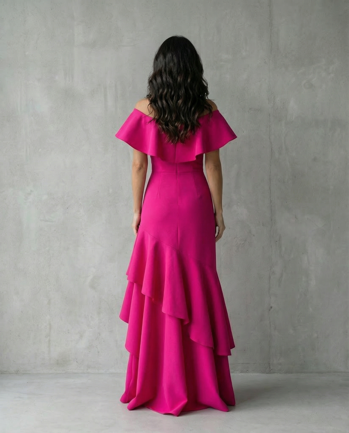 Isabel · Abito elegante da donna con volant e scollo a V