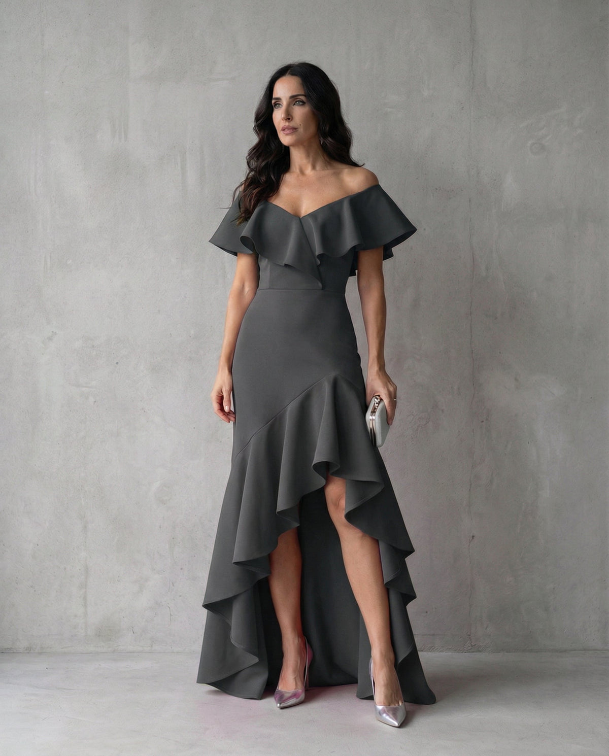 Isabel · Abito elegante da donna con volant e scollo a V